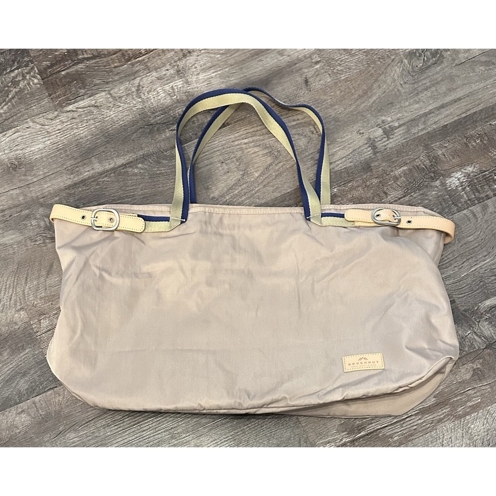 Doughnut Travel Tote Bag. EUC‎